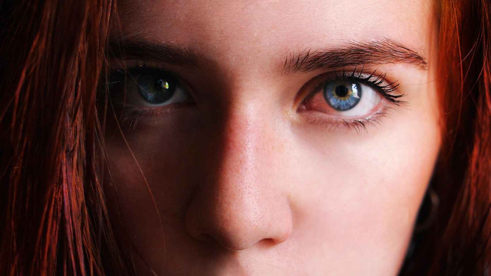 Una chica con ojos azules / CG