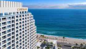 La fachada exterior del lujoso hotel Conrad Fort Lauderdale Beach / Redes