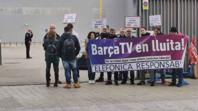 Los trabajadores de Barça TV se manifiestan en la Ciutat Esportiva / CULEMANÍA