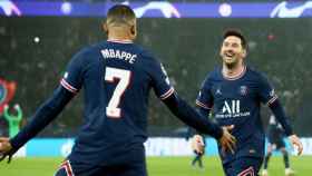 Mbappé y Messi celebran un gol en la Champions / EP