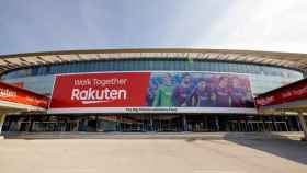 Fachada del Camp Nou con el patrocinio de Rakuten / FCB
