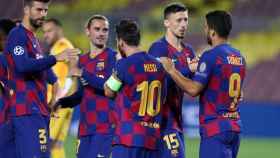 Messi y Suárez saludando a Lenglet y a Griezmann tras vencer al Nápoles / FC Barcelona