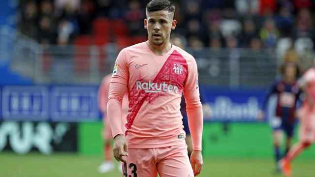 Carles Pérez en el partido del FC Barcelona frente al Eibar / EFE