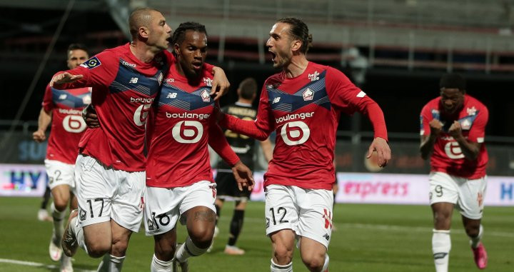Burak, Renato y Yazici celebrando el gol que le da la Ligue1 al Lille / EFE