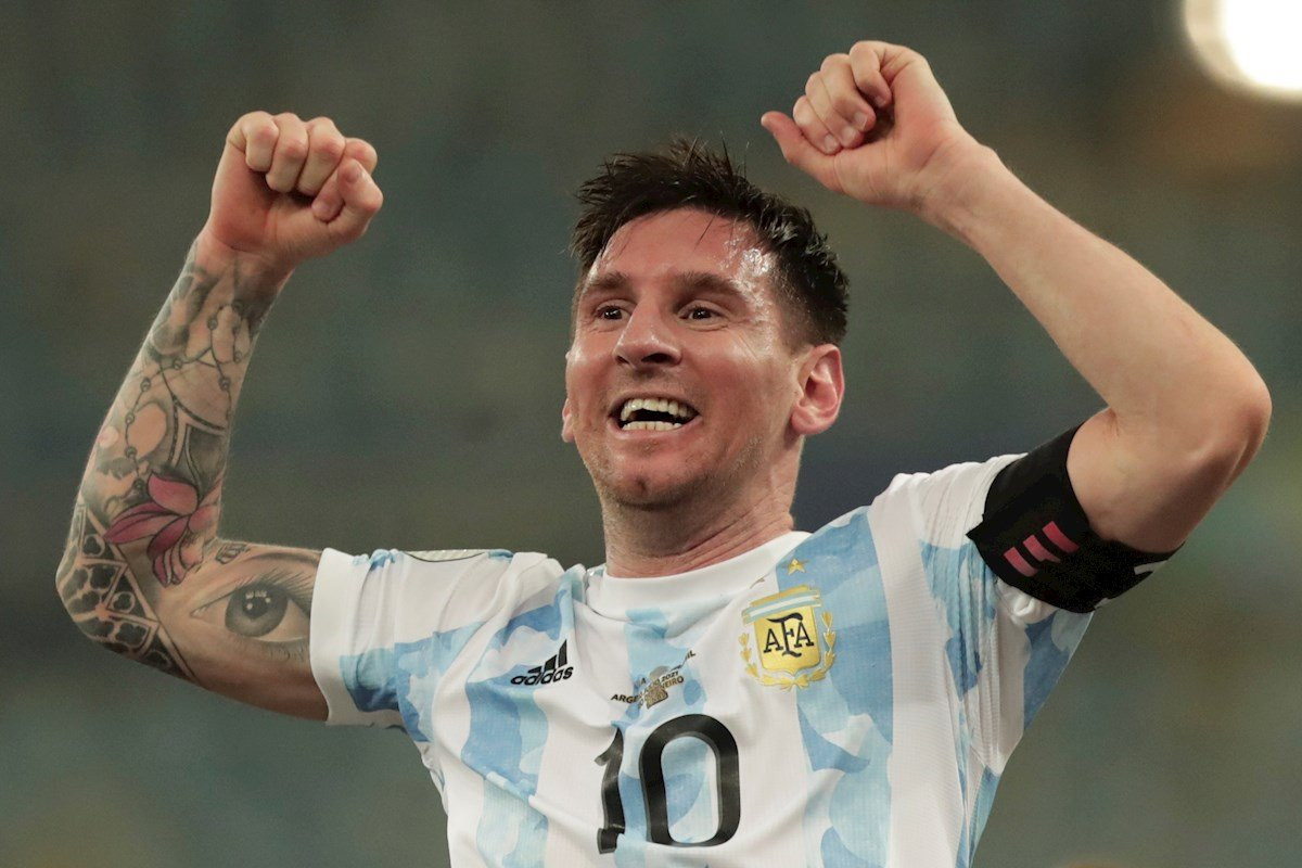 Leo Messi celebra el triunfo ante Brasil en la final de la Copa América / EFE