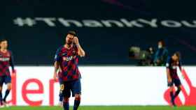 Leo Messi y sus compañeros se lamentan mientras sufren la derrota más humillante de sus vidas / EFE