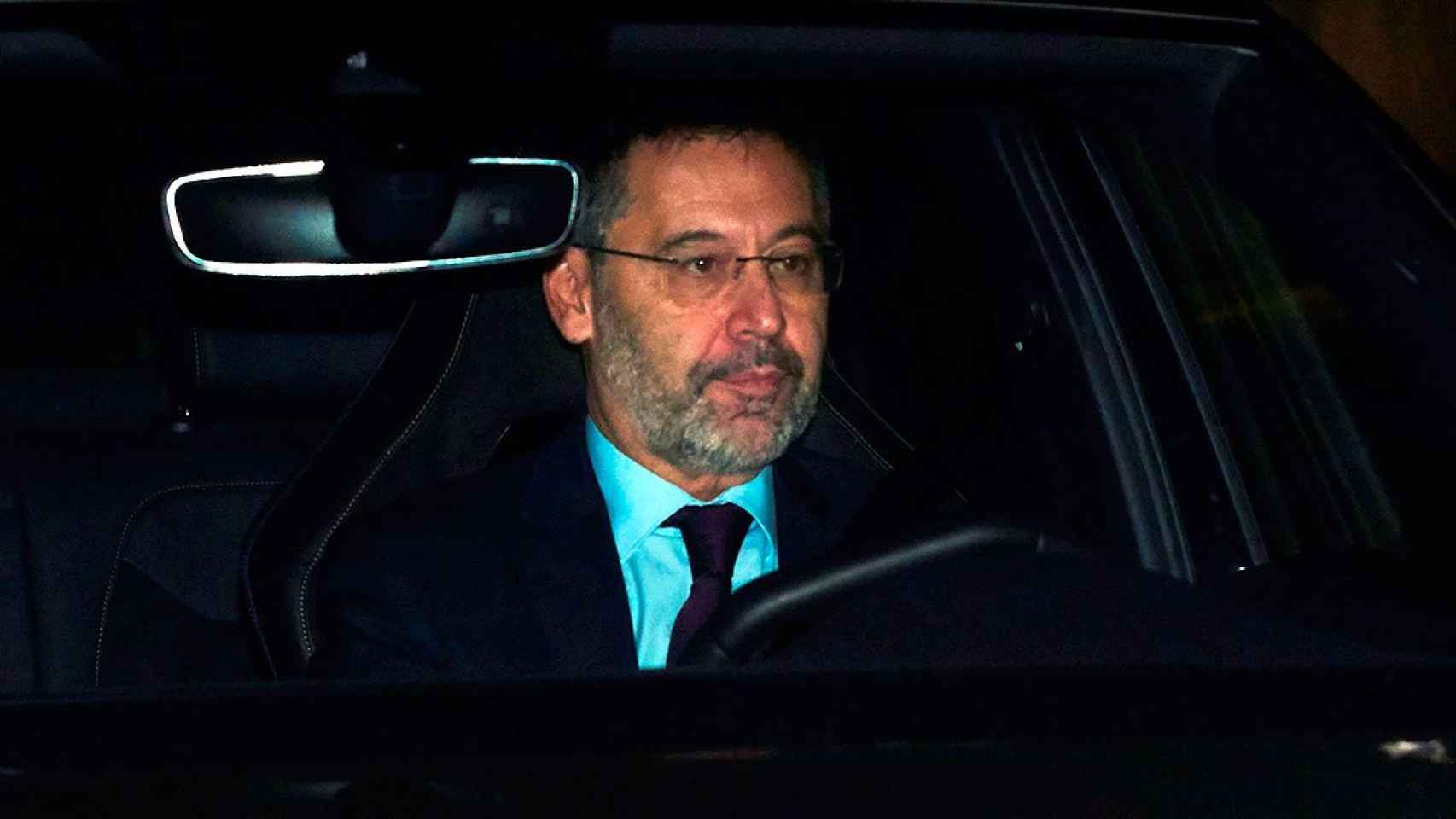 Bartomeu llega en coche al Camp Nou antes de anunciar su dimisión / EFE