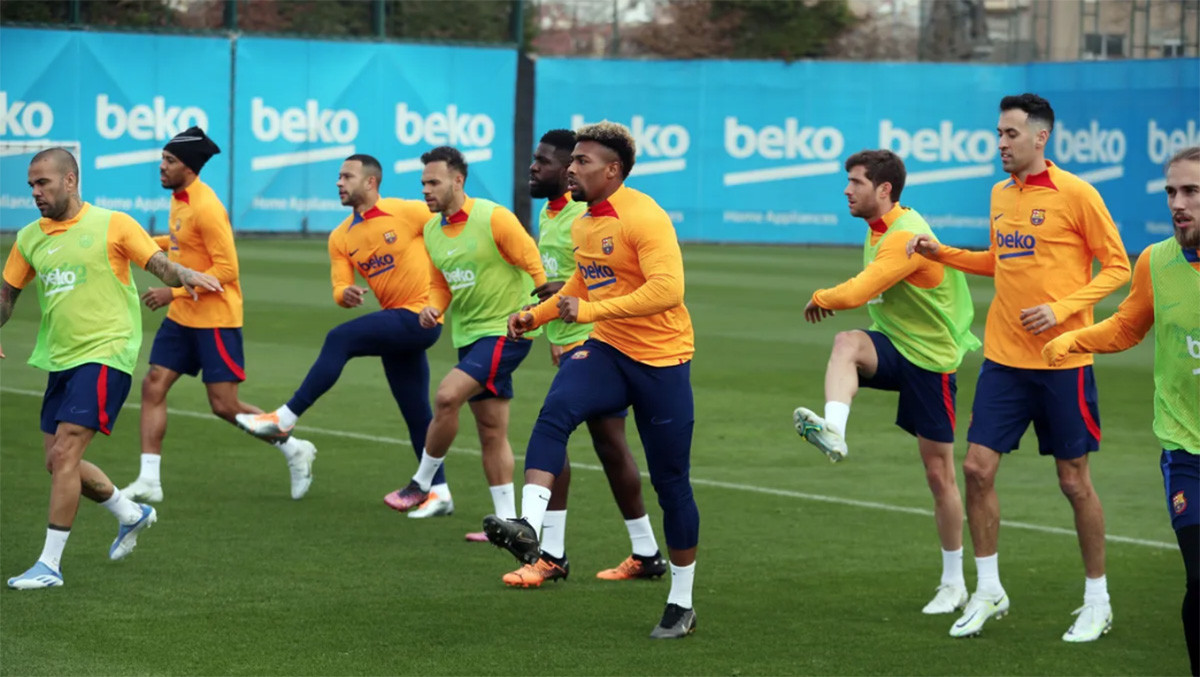 Los jugadores del FC Barcelona, durante un entrenamiento en la Ciutat Esportiva / FCB