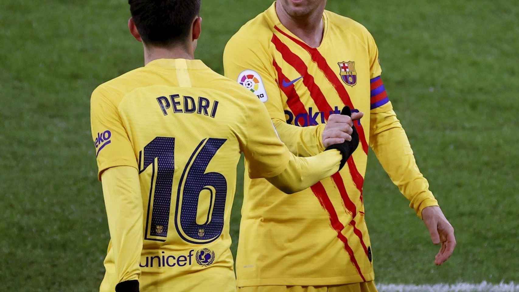 Pedri y Messi en San Mamés EFE