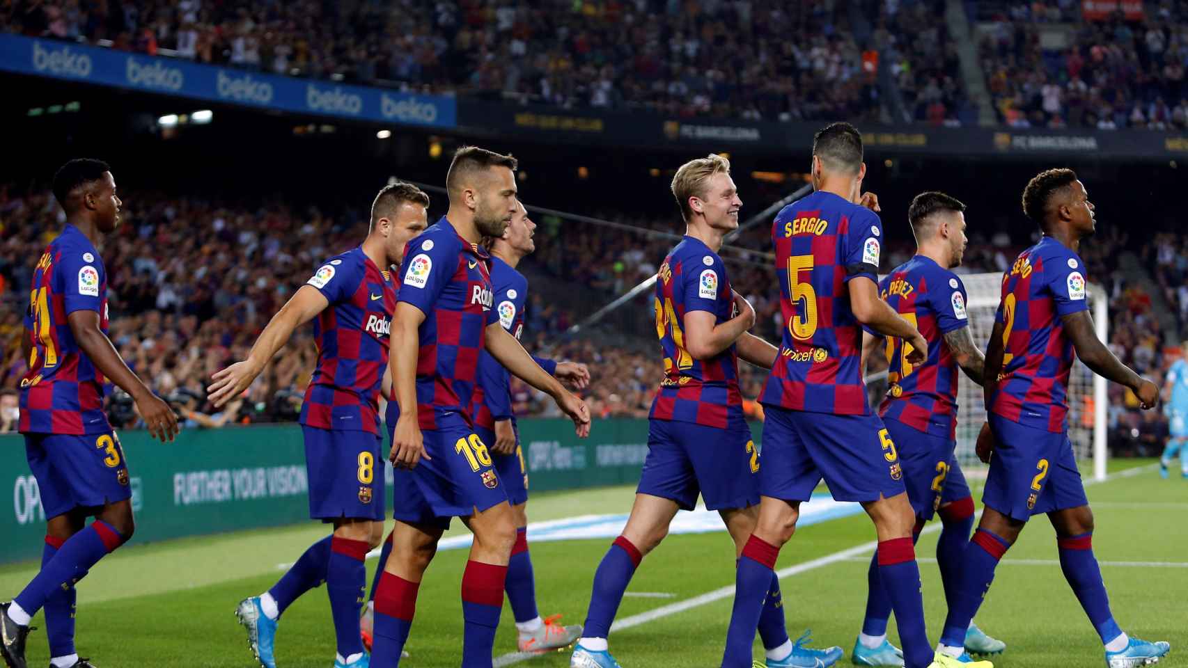 Una foto de los jugadores del Barça celebrando un gol ante el Valencia / EFE