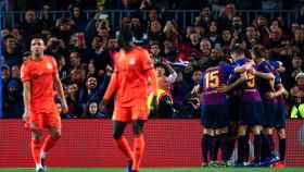 Los jugadores del Barça celebrando uno de los goles / EFE