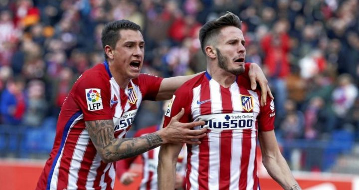 Giménez y Saúl celebrando un gol con el Atlético de Madrid / EFE