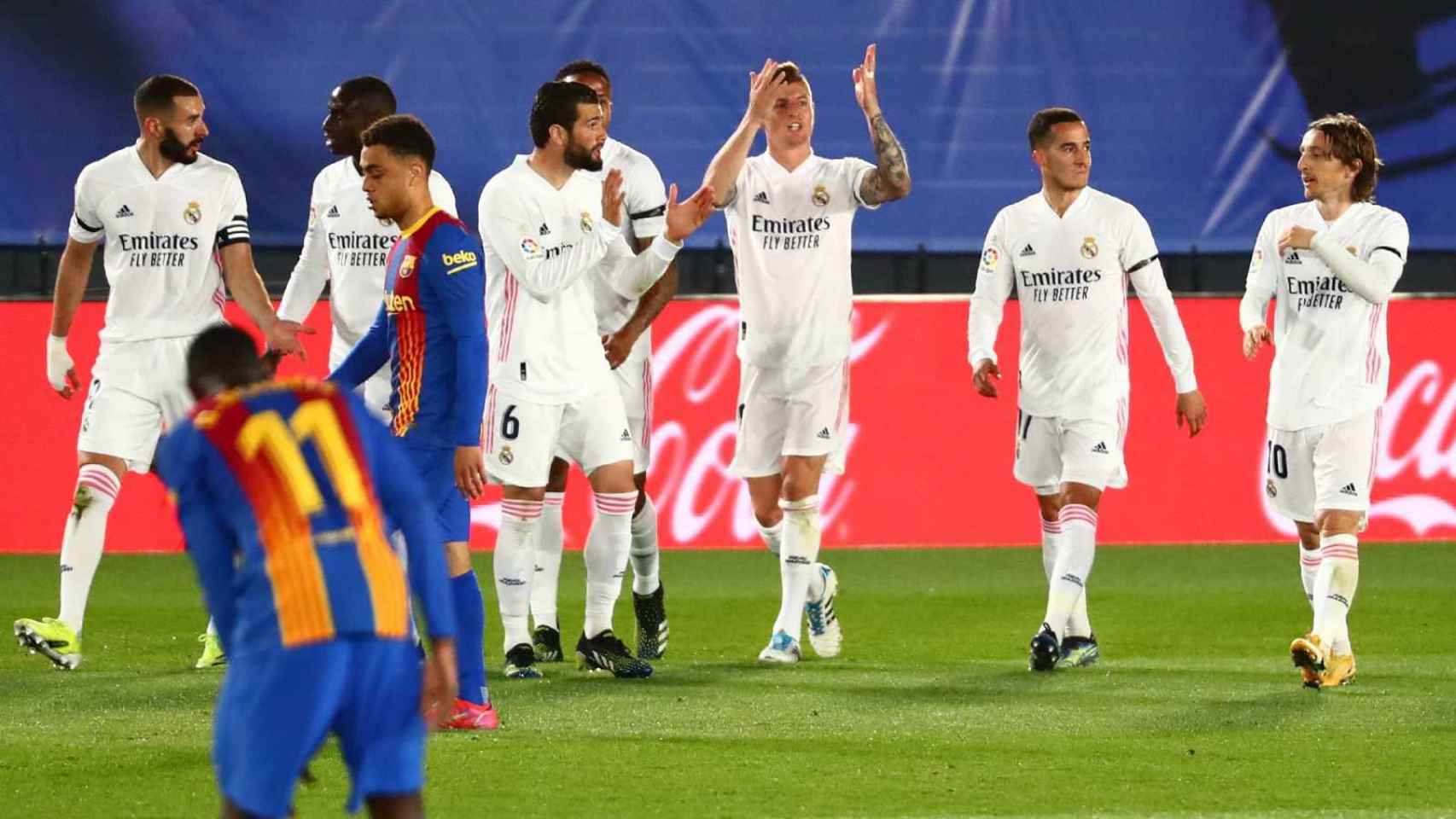 Los jugadores del Real Madrid, celebrando un gol contra el Barça | EFE