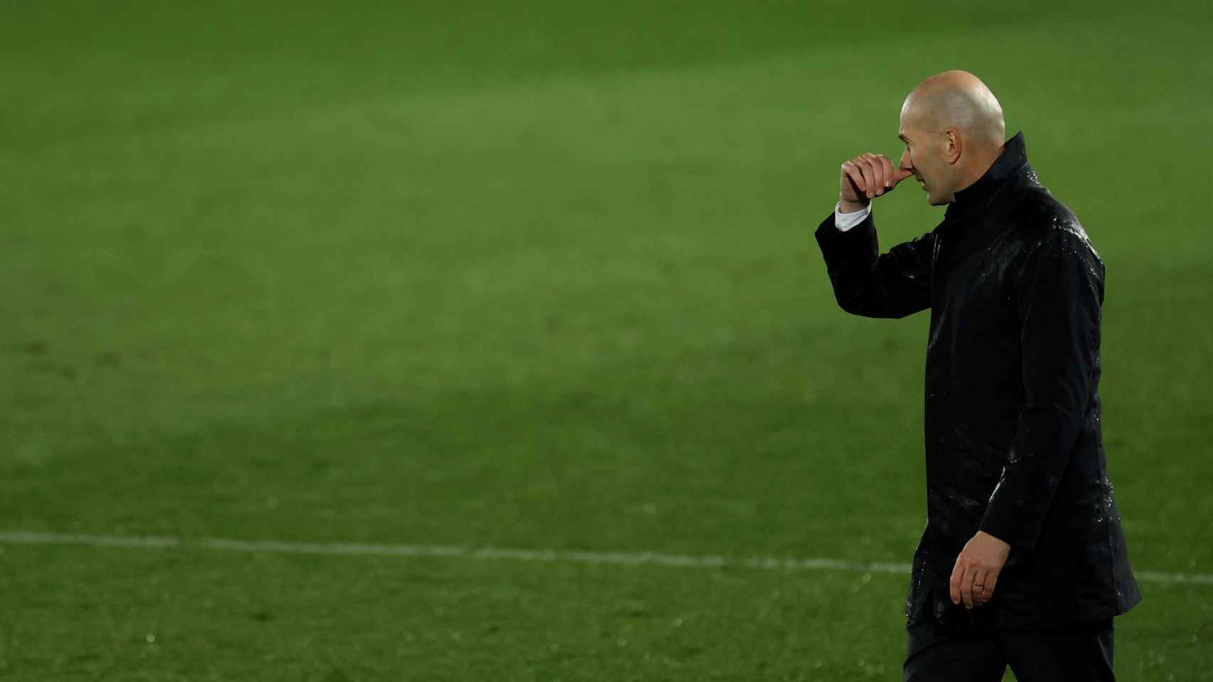 Zinedine Zidane dirigiendo al Real Madrid contra el Getafe / EFE