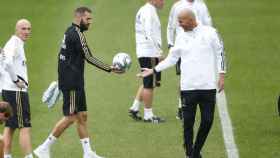 Benzema y Zidane en un entrenamiento del Real Madrid / EFE