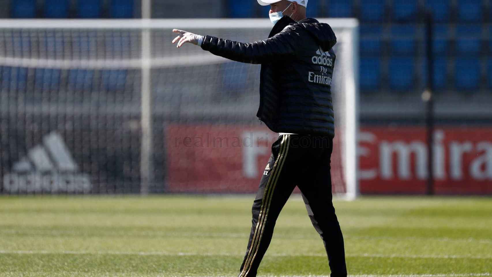 Zinedine ZIdane durante el entrenamiento del Real Madrid/ REAL MADRID CF