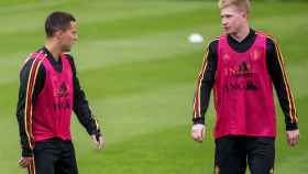 Eden Hazard y Kevin de Bruyne en un entrenamiento con la selección belga / EFE