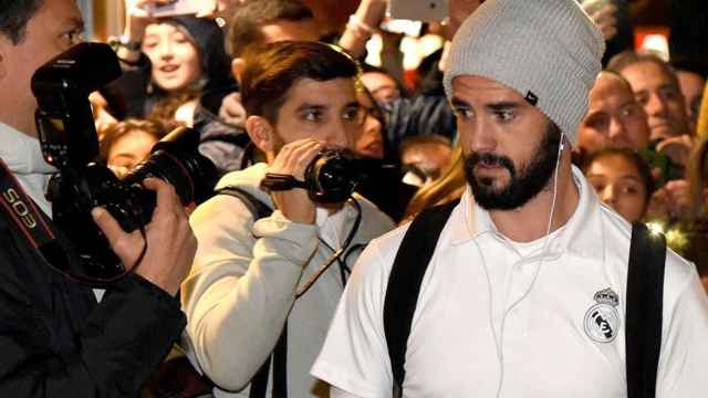 El centrocampista del Real Madrid Francisco Román Alarcón 'Isco' a su llegada al hotel de Huesca / EFE