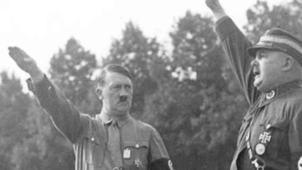 Hitler y Röhm, el fundador de las SA, como recoge la obra de Cummins, 'Grandes rivales de la Historia' / WIKIPEDIA