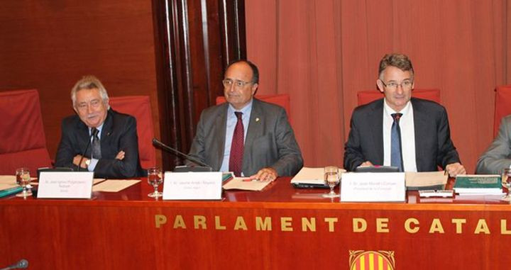 Jaume Amat, Síndico mayor de la Sindicatura de Cuentas (segundo por la izquierda) en el Parlamento catalán / CG