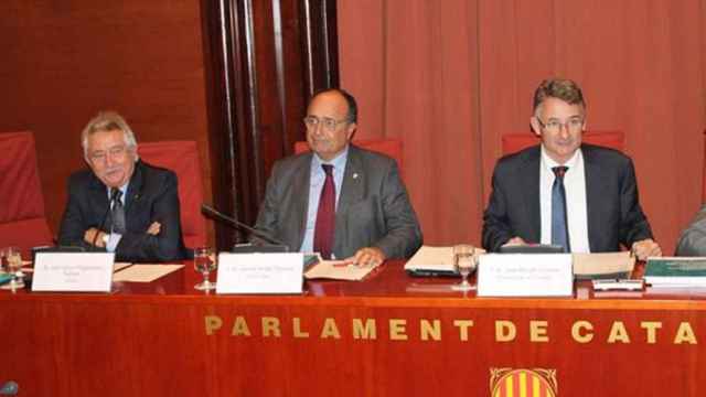 Jaume Amat, Síndico mayor de la Sindicatura de Cuentas (segundo por la izquierda) en el Parlamento catalán / CG