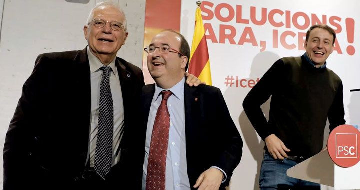 Javi López (d), junto a Josep Borrell (i) y Miquel Iceta (d), en un acto de campaña del 21D / EFE