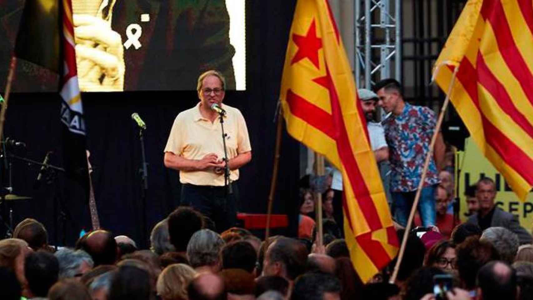 El presidente de la Generalitat, Quim Torra, en el acto de homenaje a Josep Rull en Terrassa en el 50 aniversario del exconsejero catalán / EFE