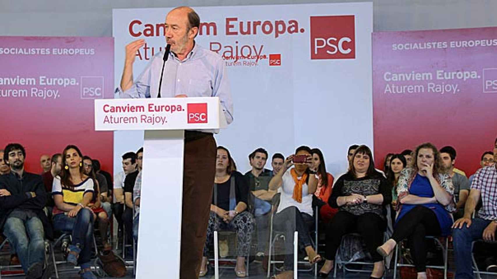 El líder del PSOE, Alfredo Pérez Rubalcaba, este domingo, durante un mitin en Tarragona