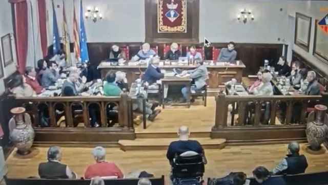 Pleno Municipal de Esplugues de Llobregat del 25 de enero de 2023, donde se pregunta por el destino de las fianzas depositadas por los inquilinos de VPO / AJ. ESPLUGUES