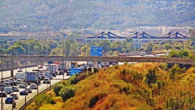Imagen de retenciones en la carretera A-2: 20 kilómetros de colas en la operación salida por Sant Joan / SERVEI CATALÀ DE TRÀNSIT