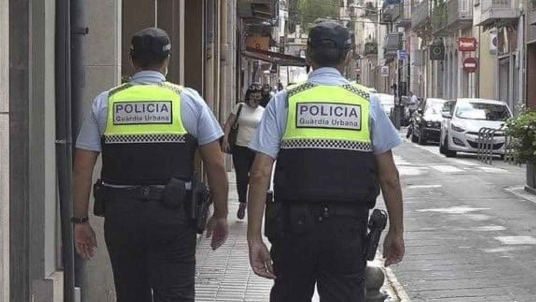 Imagen de archivo de dos agentes de la Policía de Figueres / GUFIGUERES