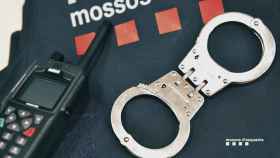 Material de los Mossos d'Esquadra: agentes del cuerpo detuvieron a dos jóvenes por llevar marihuana en el coche / MOSSOS