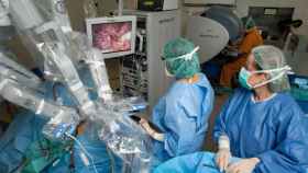 Intervención asistida por un robot quirúrgico / HOSPITAL UNIVERSITARIO DE BELLVITGE