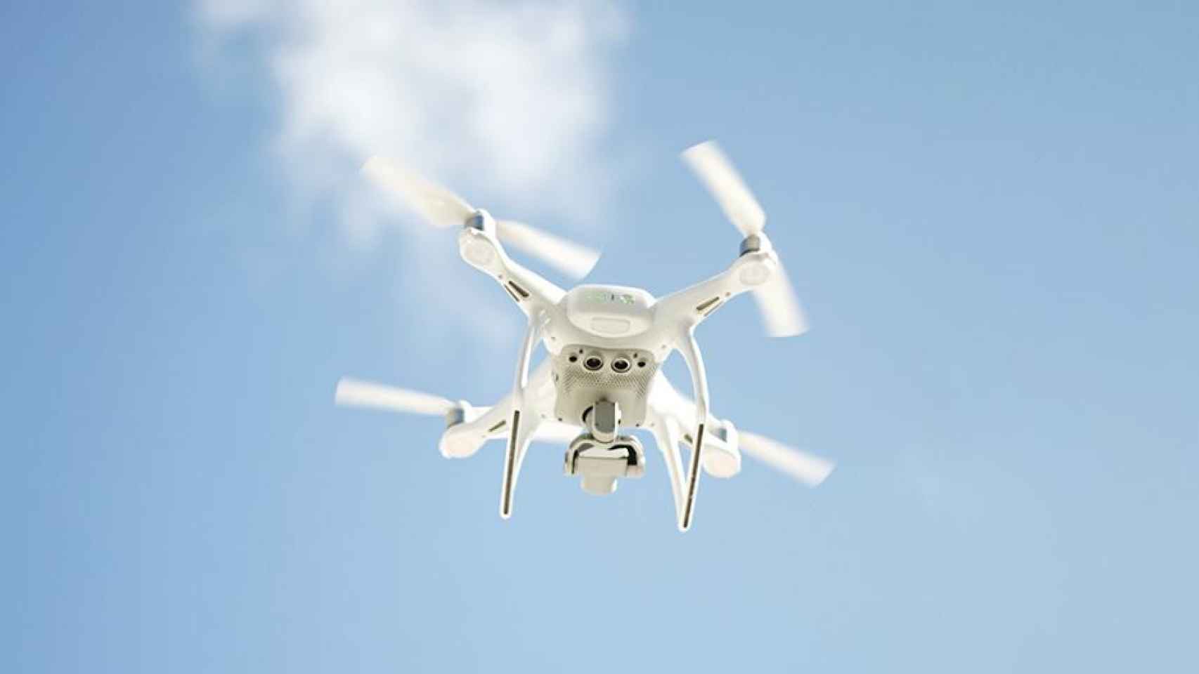 Dron sobrevolando el cielo de Girona / UNSPLASH