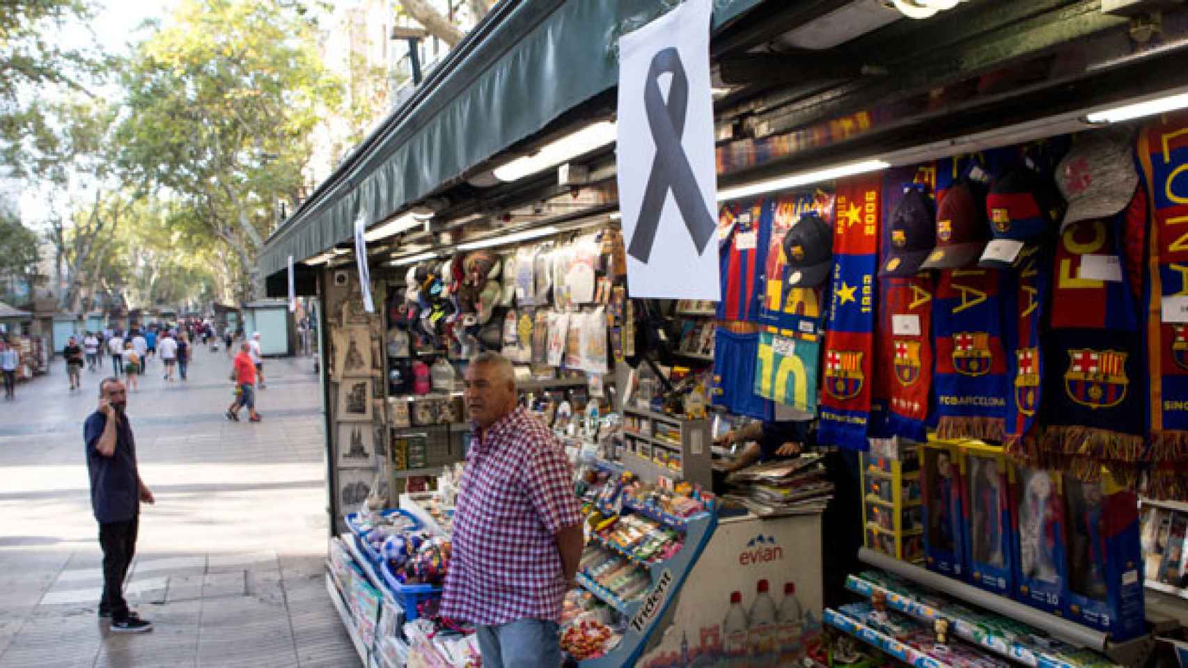 Un quiosco de Las Ramblas, imagen representativa de los atentados en Cataluña / EFE