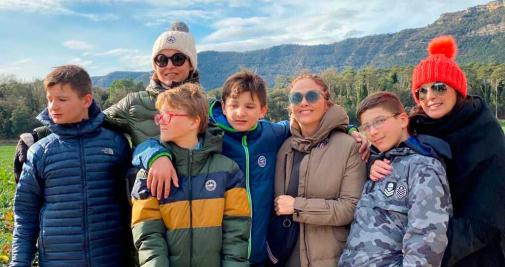 Tres madres con sus hijos de acogida ucranianos, también hermanos / CG