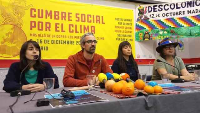 Los organizadores de la contracumbre del clima durante la presentación de la iniciativa / EP