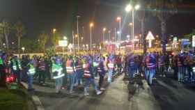 Transportistas en huelga cortan el tráfico en una de las entradas del Puerto de Barcelona / UGT