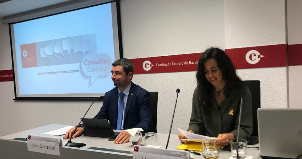 El presidente de la Cámara de Comercio de Barcelona, Joan Canadell, y la responsable de las consultas, Mónica Roca / EP