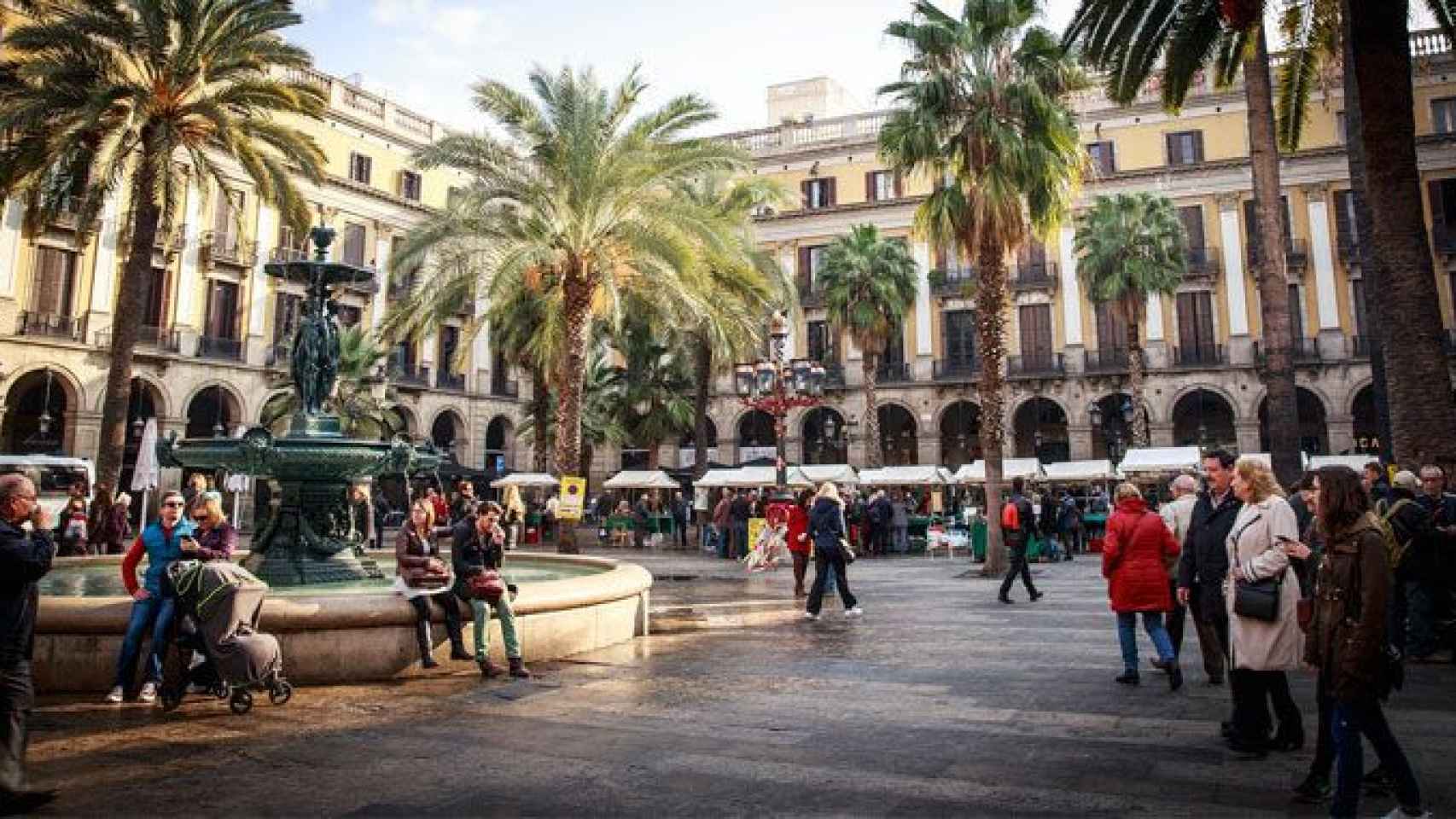 Imagen de la Plaza Real de Barcelona, en Ciutat Vella, donde los especuladores buscan pisos turísticos / CG