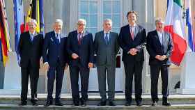 Los ministros de Asuntos Exteriores de Alemania, Francia, Países Bajos, Italia, Bélgica y Luxemburgo, posan tras una reunión en Alemania.