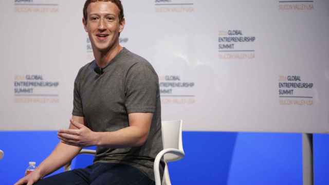 Marck Zuckerberg, fundador de Facebook, anuncia la apertura de una investigación para un caso de filtración de datos