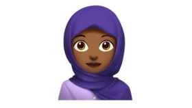 El nuevo emoticono con 'hiyab' que ha lanzado Apple / CG
