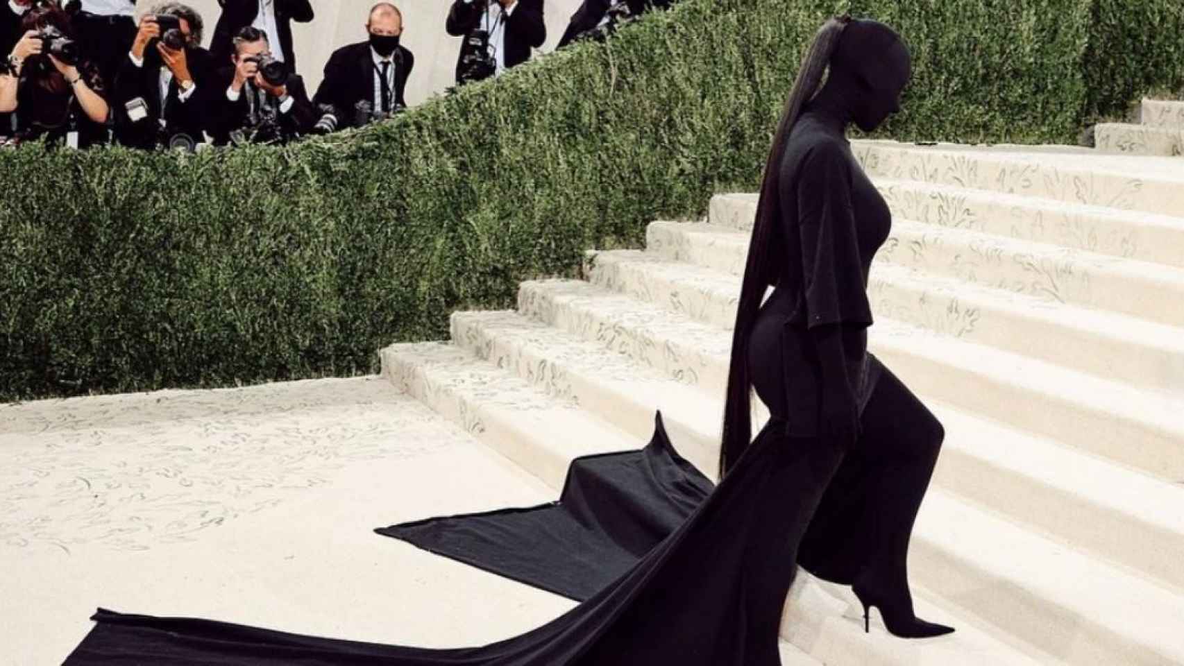 Kim Kardashian acapara todos los 'flashes' en la Met Gala por su arriesgado vestido /INSTAGRAM