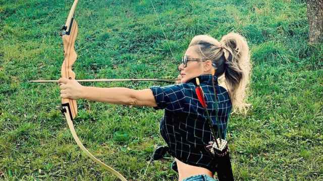 Amaia Montero practica el tiro con arco / INSTAGRAM