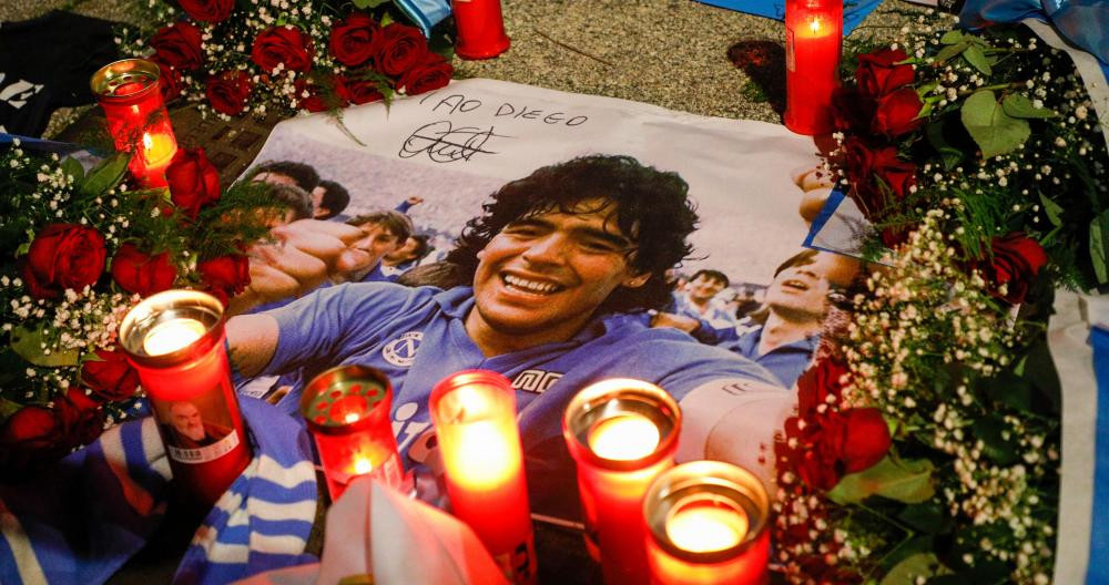 Un altar improvisado en honor a Diego Armando Maradona / EP