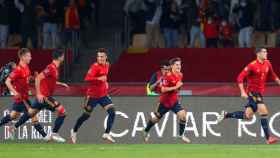 La selección española, celebrando su clasificación al Mundial de Qatar 2022 / EFE