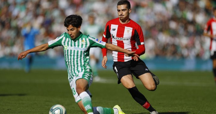 Diego Lainez, en un partido contra el Athletic de Bilbao | EFE