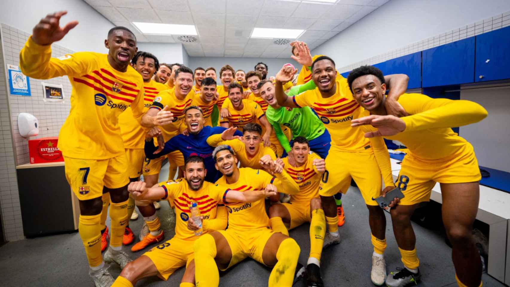 Los jugadores del Barça celebran el título de Liga en el vestuario / FCB