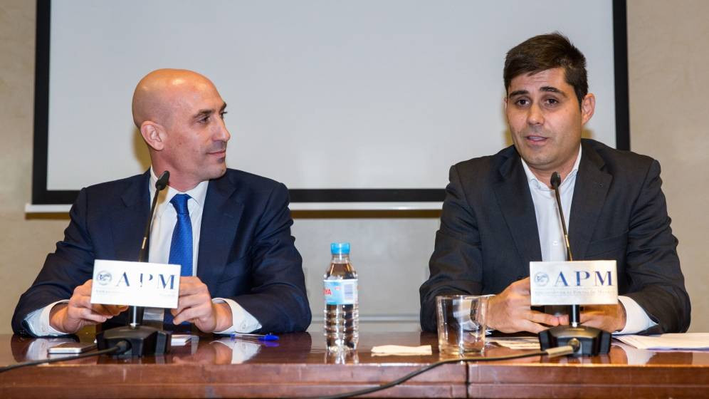 Luis Rubiales, presidente de la RFEF, y David Aganzo, presidente de a AFE / EFE